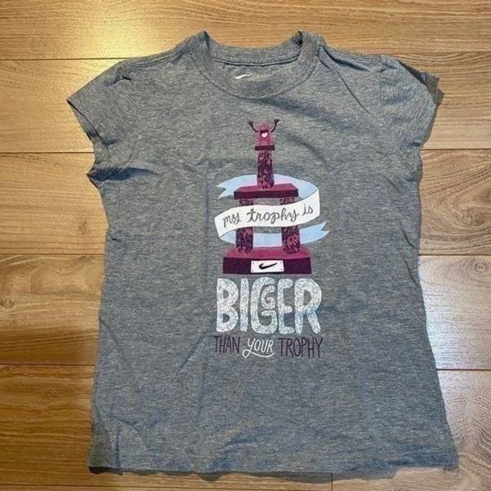 Girls Nike gray short sleeve top
